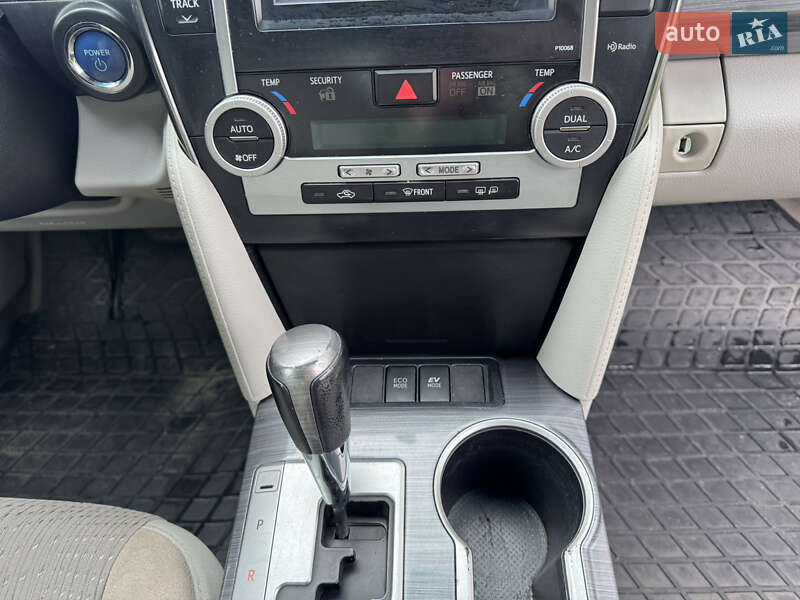 Седан Toyota Camry 2012 в Львові