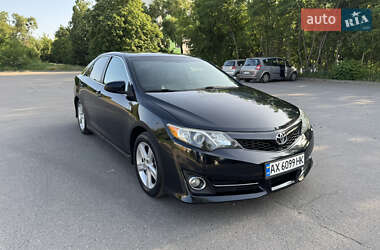 Седан Toyota Camry 2012 в Харкові