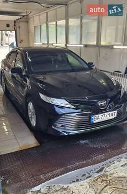 Седан Toyota Camry 2018 в Кропивницком