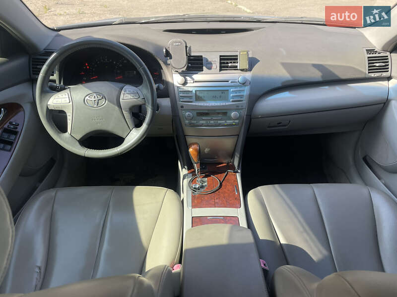 Седан Toyota Camry 2006 в Ровно