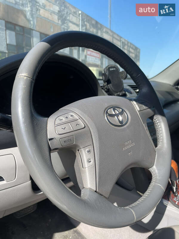 Седан Toyota Camry 2006 в Ровно