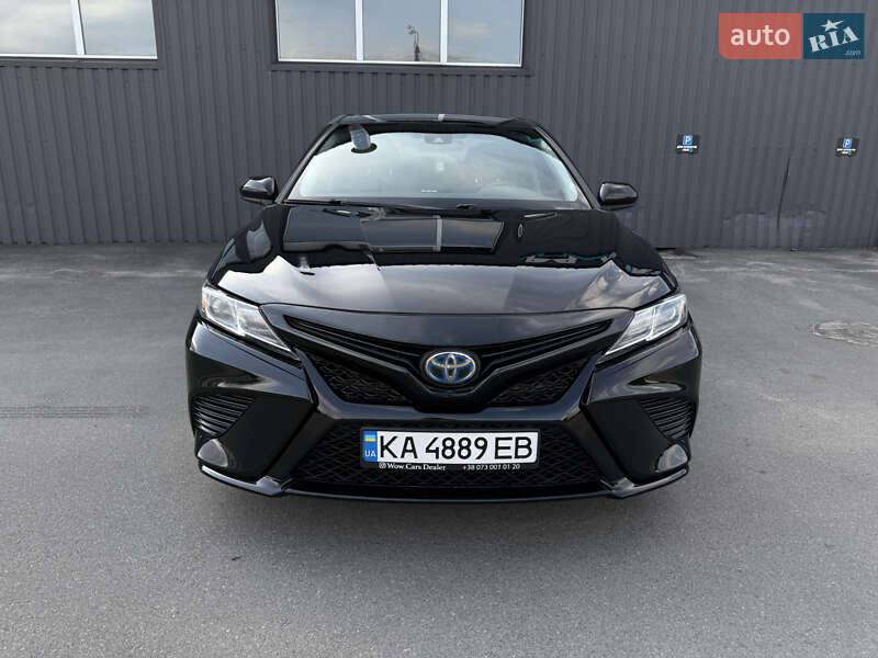 Седан Toyota Camry 2019 в Києві