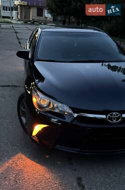 Седан Toyota Camry 2016 в Чугуєві