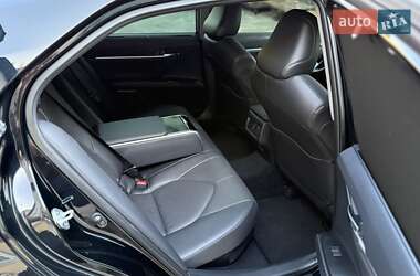 Седан Toyota Camry 2021 в 