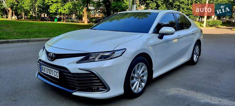 Toyota Camry 2021