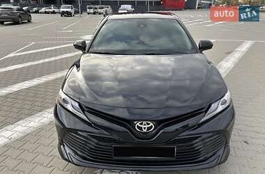 Седан Toyota Camry 2017 в Киеве