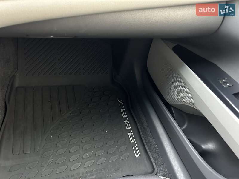 Седан Toyota Camry 2017 в Киеве фото 30 Седан Toyota Camry 2017 в Киеве