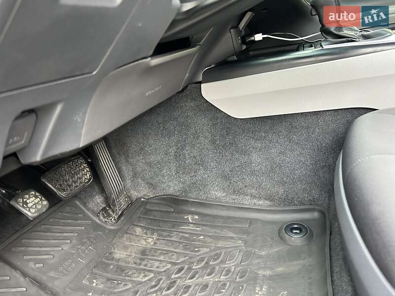 Седан Toyota Camry 2017 в Киеве фото 38 Седан Toyota Camry 2017 в Киеве