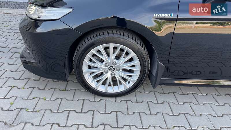 Седан Toyota Camry 2019 в Ивано-Франковске