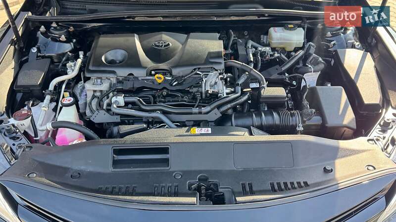 Седан Toyota Camry 2019 в Ивано-Франковске