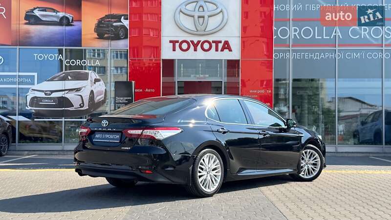 Седан Toyota Camry 2019 в Ивано-Франковске
