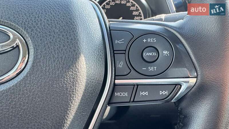 Седан Toyota Camry 2019 в Ивано-Франковске