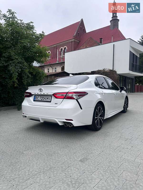 Седан Toyota Camry 2020 в Львові