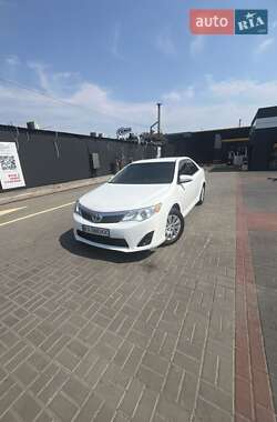 Седан Toyota Camry 2013 в Киеве