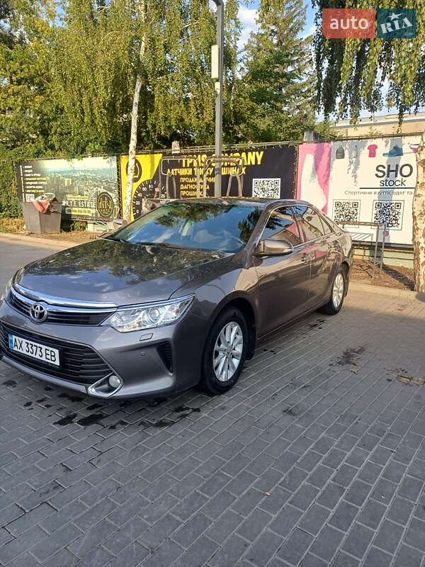 Седан Toyota Camry 2015 в Харкові