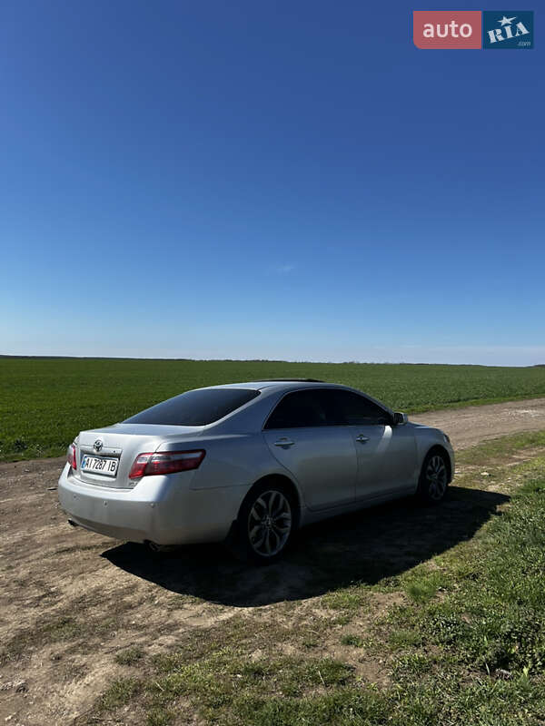Седан Toyota Camry 2006 в Киеве