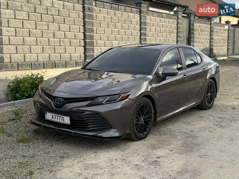 Седан Toyota Camry 2018 в Виннице