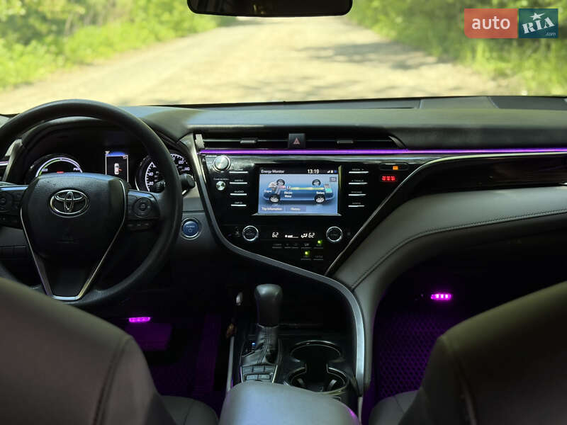 Седан Toyota Camry 2018 в Виннице