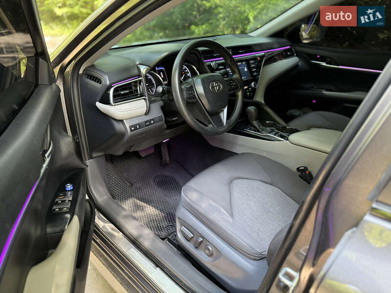 Седан Toyota Camry 2018 в Виннице