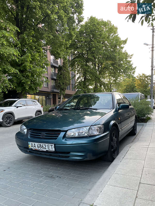 Седан Toyota Camry 2001 в 