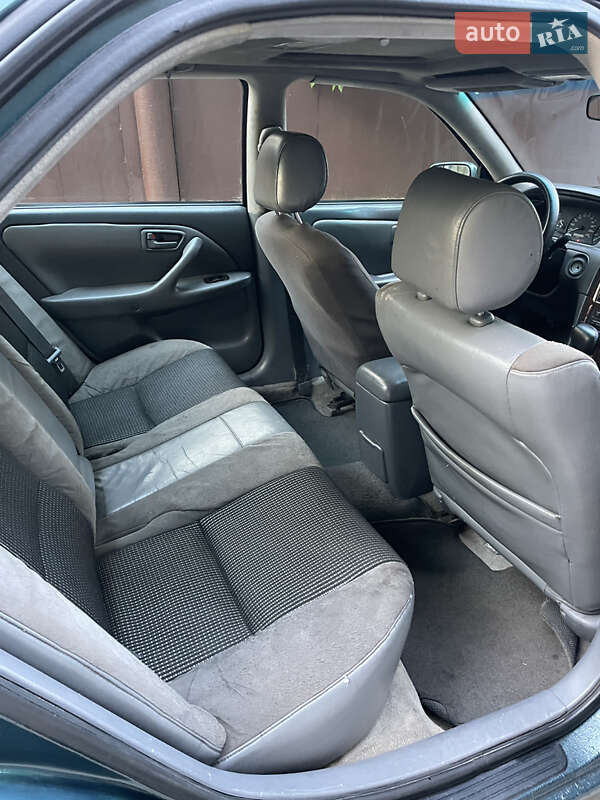 Седан Toyota Camry 2001 в Львове