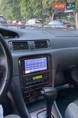 Седан Toyota Camry 2001 в 