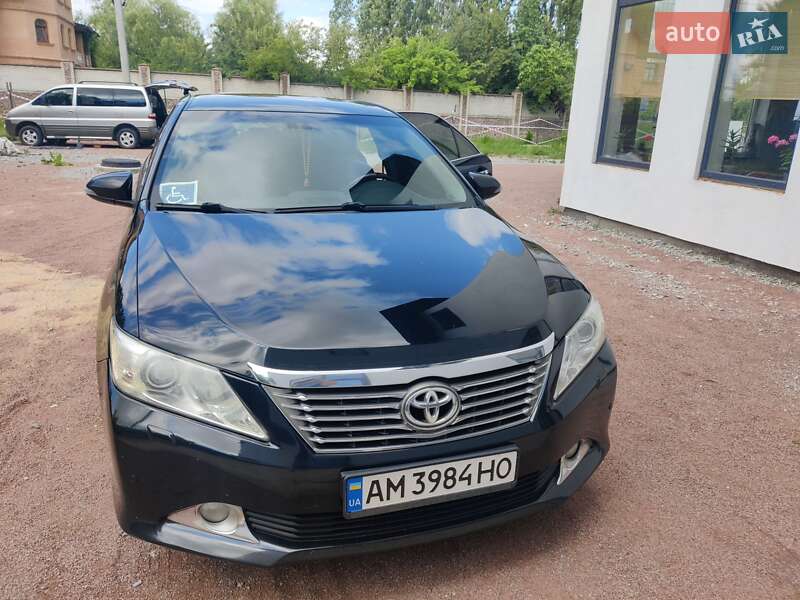 Седан Toyota Camry 2012 в Житомире