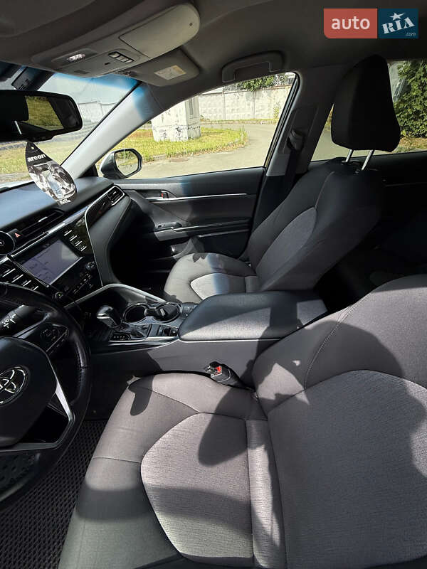 Седан Toyota Camry 2017 в Киеве