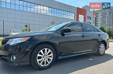 Седан Toyota Camry 2014 в Днепре