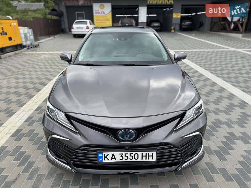 Седан Toyota Camry 2021 в Ирпене