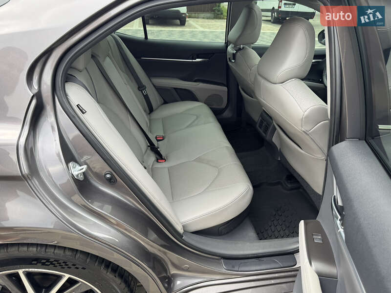 Седан Toyota Camry 2021 в Ирпене