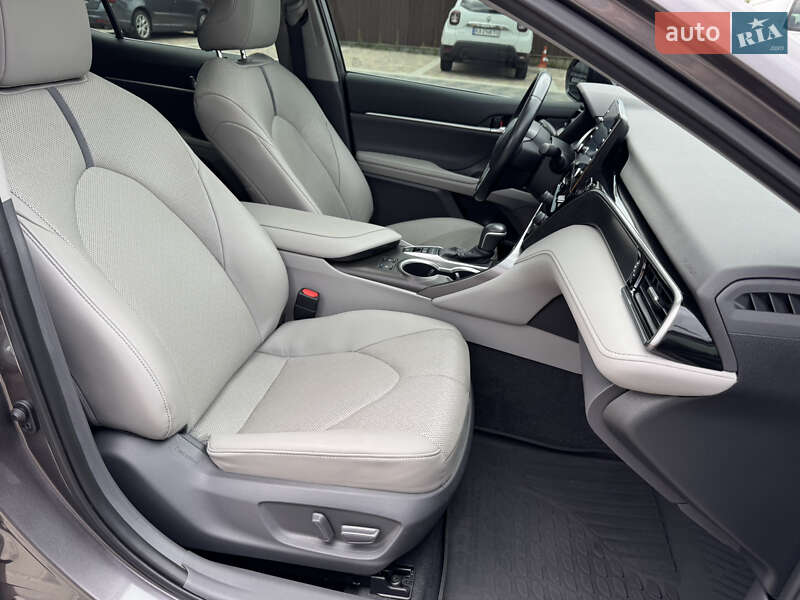 Седан Toyota Camry 2021 в Ирпене