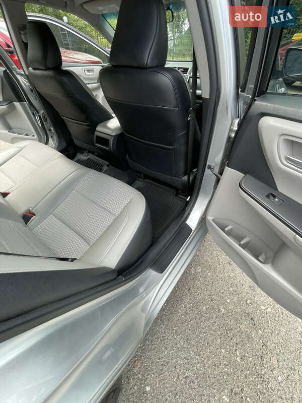 Седан Toyota Camry 2015 в Киеве