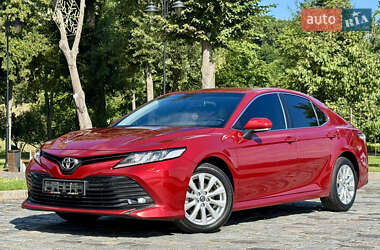 Седан Toyota Camry 2018 в Киеве