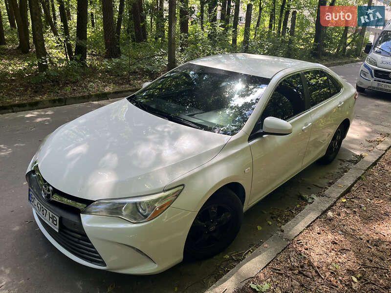 Седан Toyota Camry 2015 в Львові