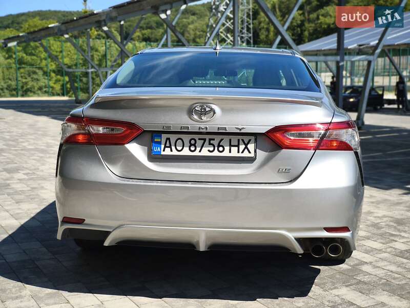 Седан Toyota Camry 2018 в Львові