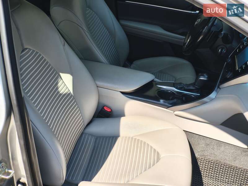 Седан Toyota Camry 2018 в Львові