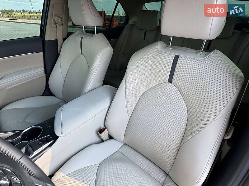Седан Toyota Camry 2023 в Миколаєві