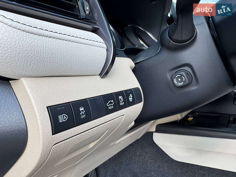 Седан Toyota Camry 2023 в Миколаєві