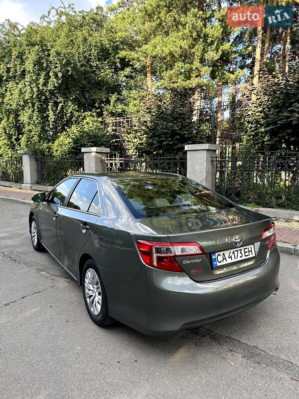 Седан Toyota Camry 2014 в Умані