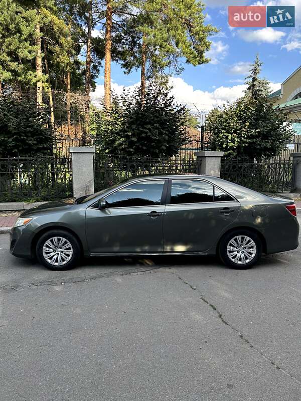 Седан Toyota Camry 2014 в Умані