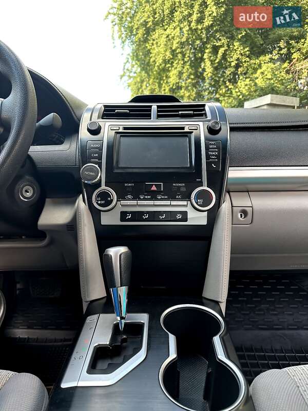 Седан Toyota Camry 2014 в Умані