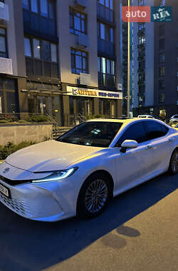 Седан Toyota Camry 2024 в Киеве