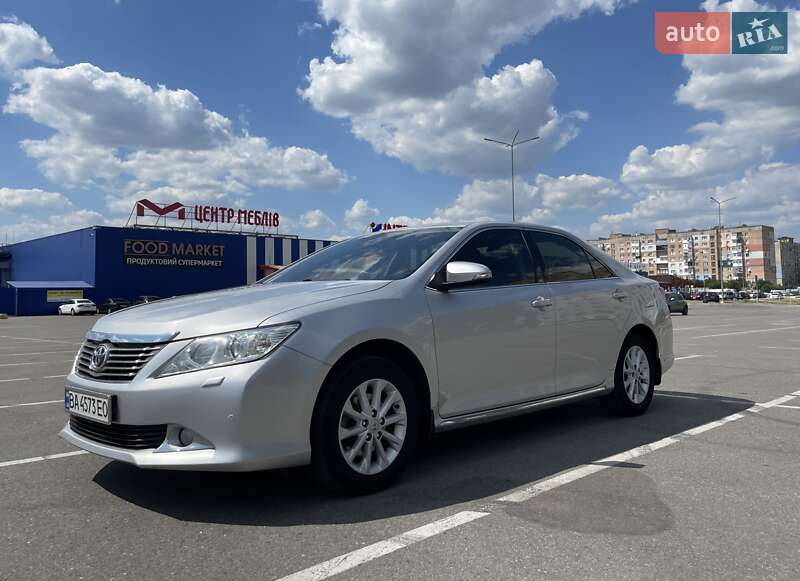 Седан Toyota Camry 2013 в 