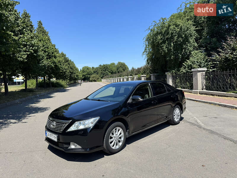 Седан Toyota Camry 2013 в Умани