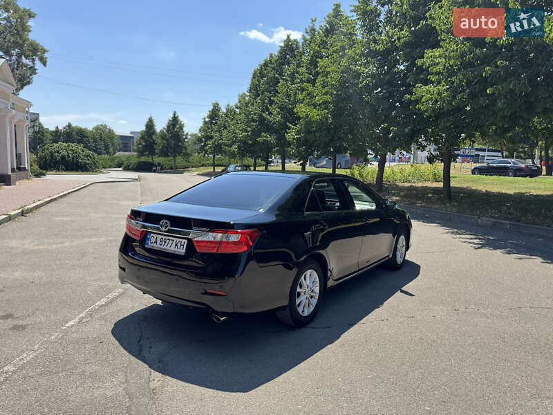 Седан Toyota Camry 2013 в Умани