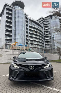 Седан Toyota Camry 2018 в Киеве