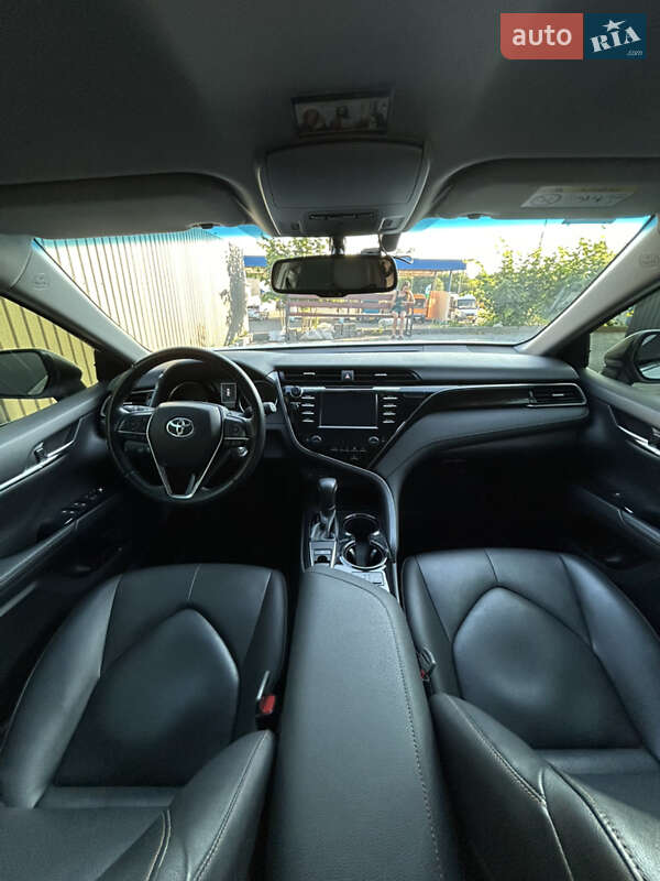 Седан Toyota Camry 2019 в Полтаве