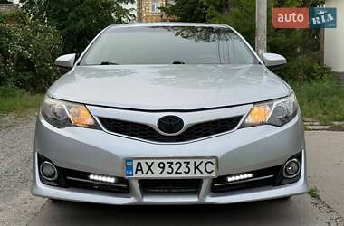 Седан Toyota Camry 2014 в Харькове