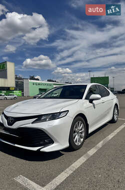 Седан Toyota Camry 2019 в Києві